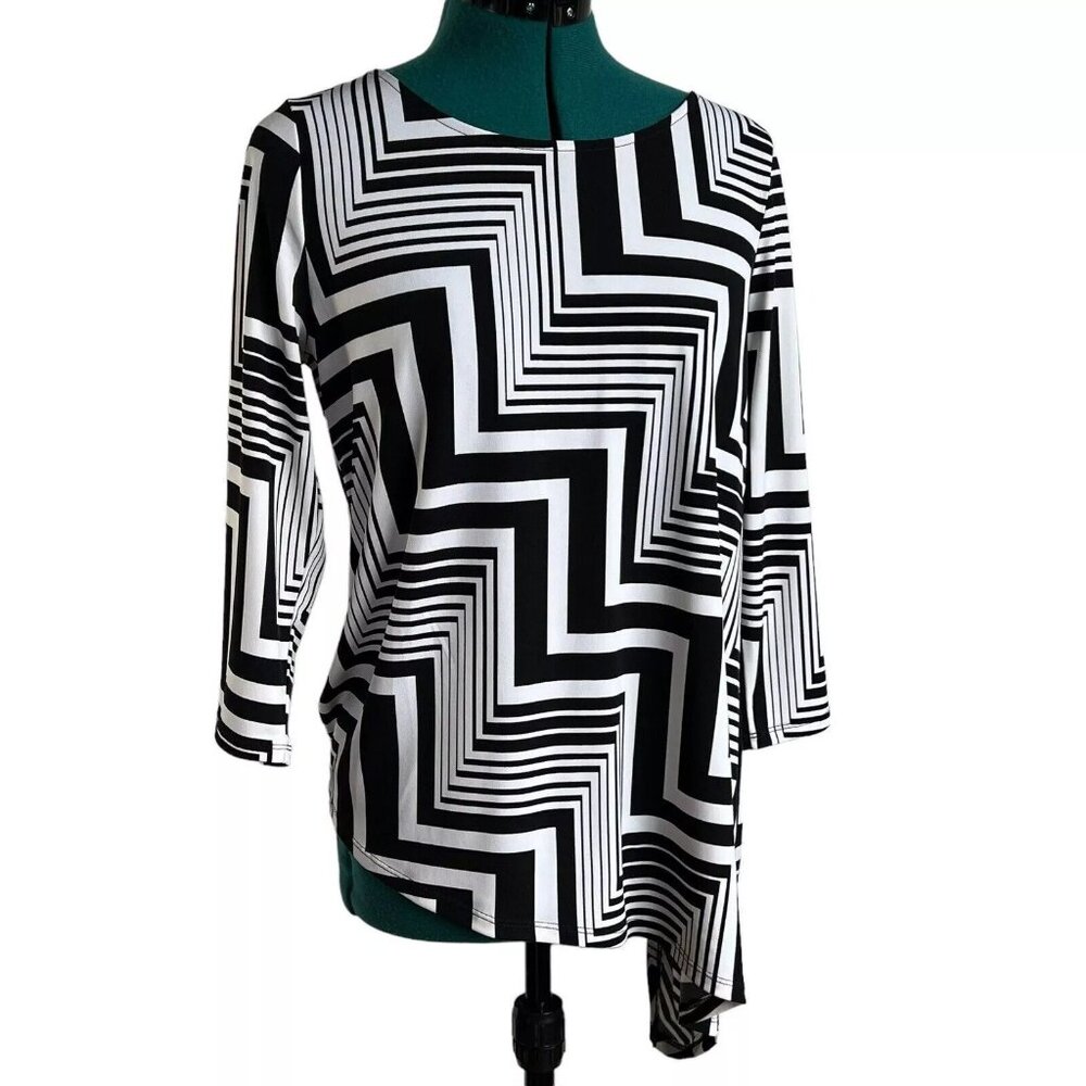 Chico's size 0 Geometric, Black & White Top, US size XS or 4, Easy Packing